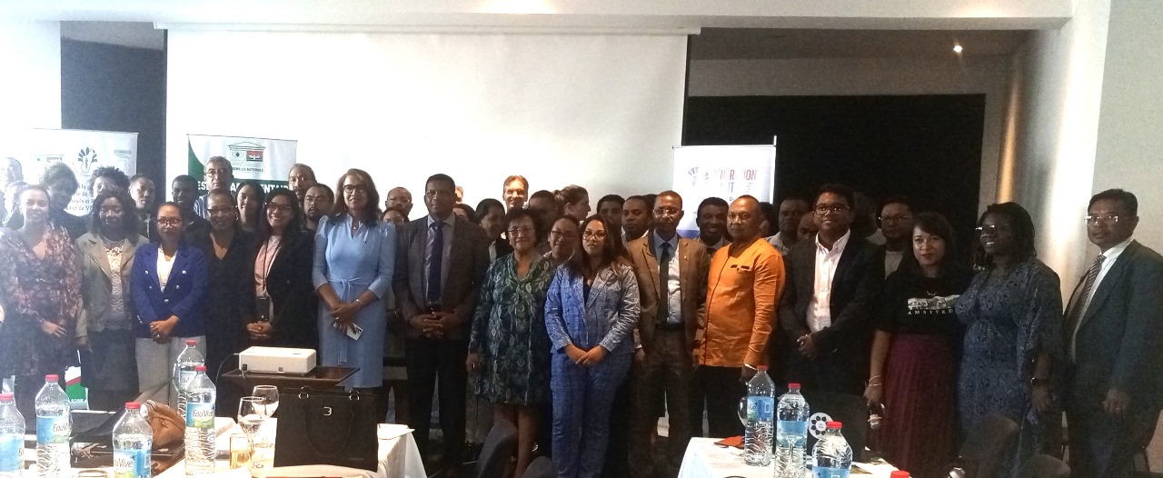 Vers une harmonisation de l'éducation sexuelle et des lois en faveur de la santé reproductive des jeunes